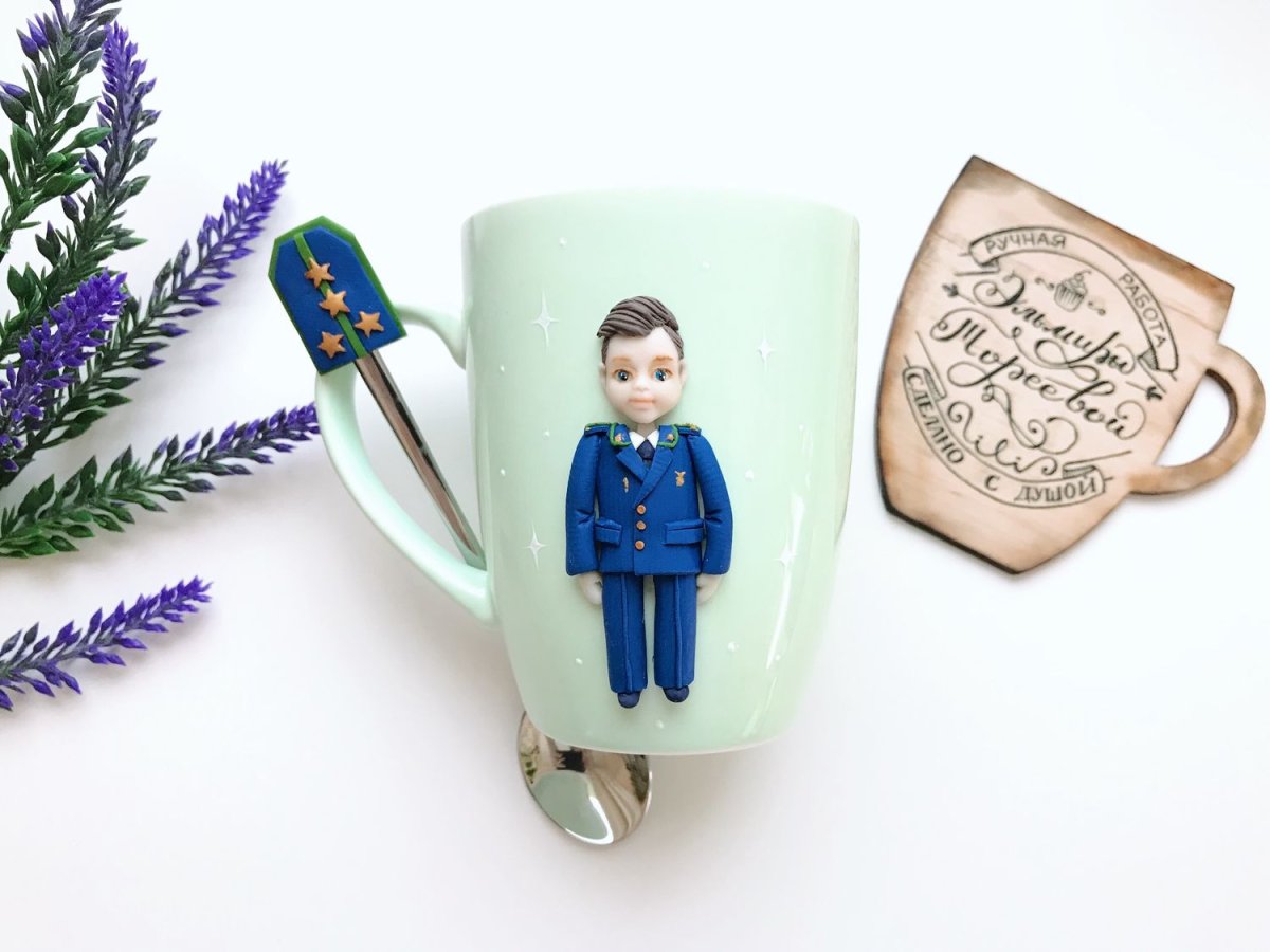 Кружка с мальчиком военным из полимерной глины