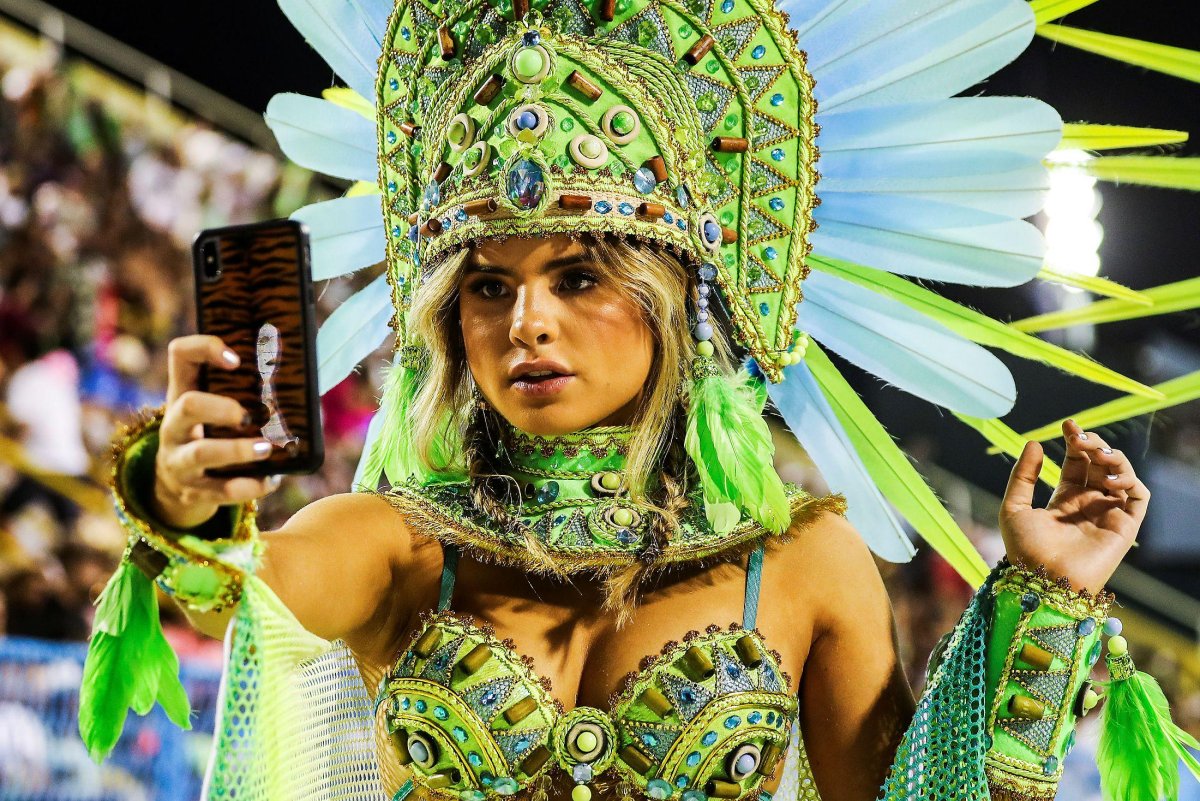 Линда Конде на карнавале в Рио