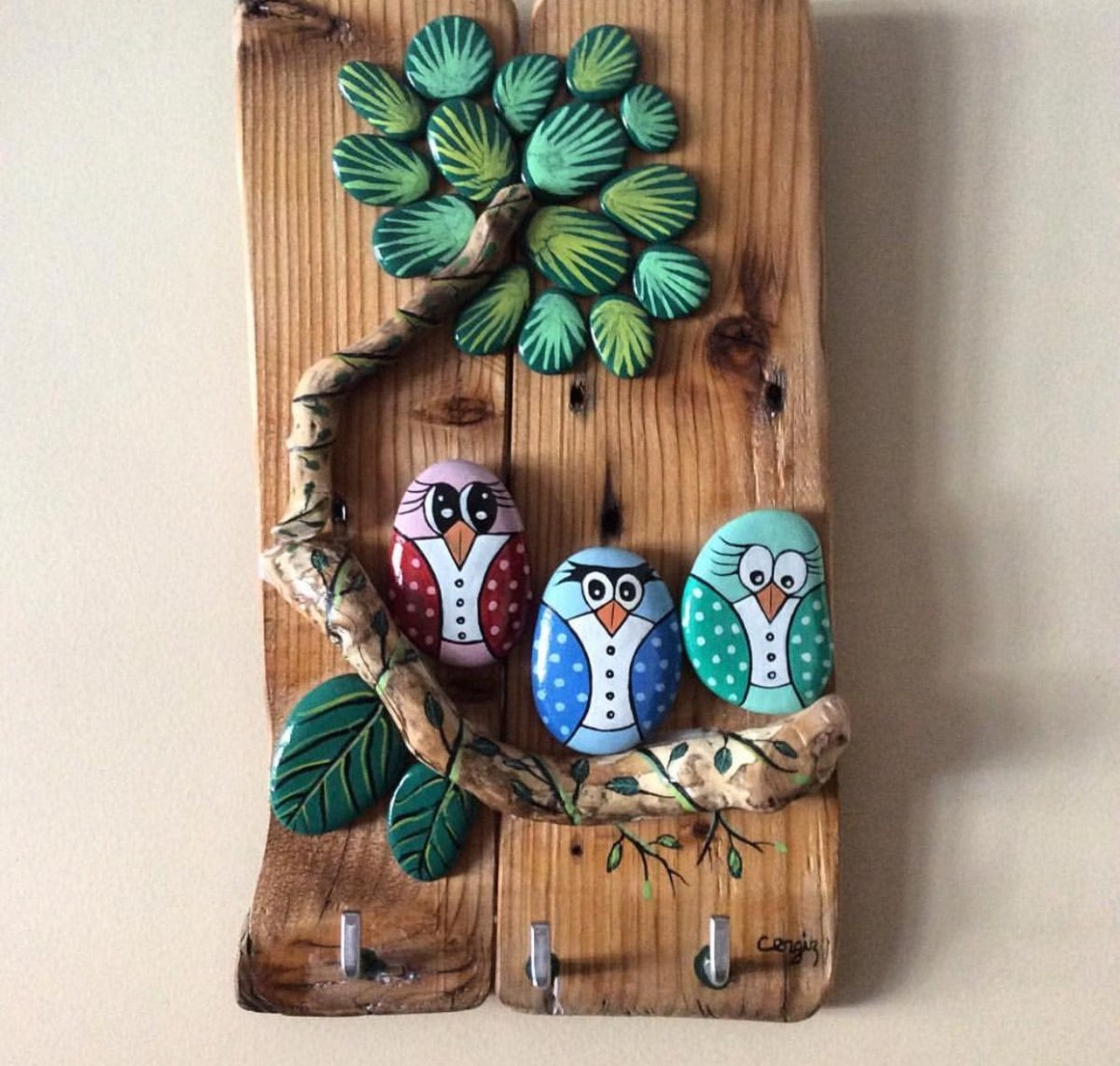 Панно из расписных камней