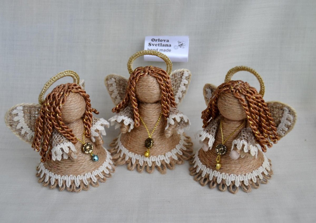 Сувенирные игрушки из шпагата