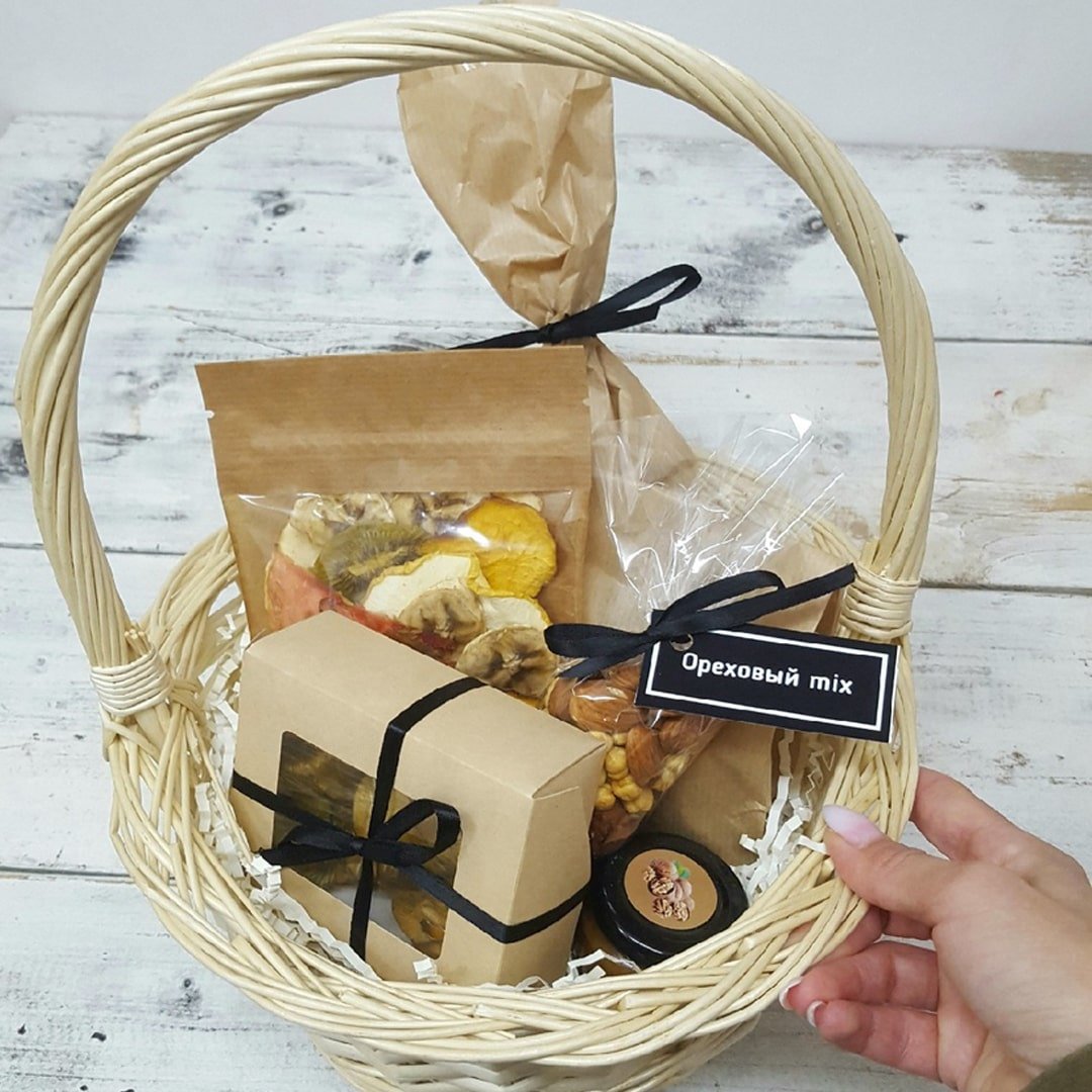 Подарочная продуктовая корзина для женщин