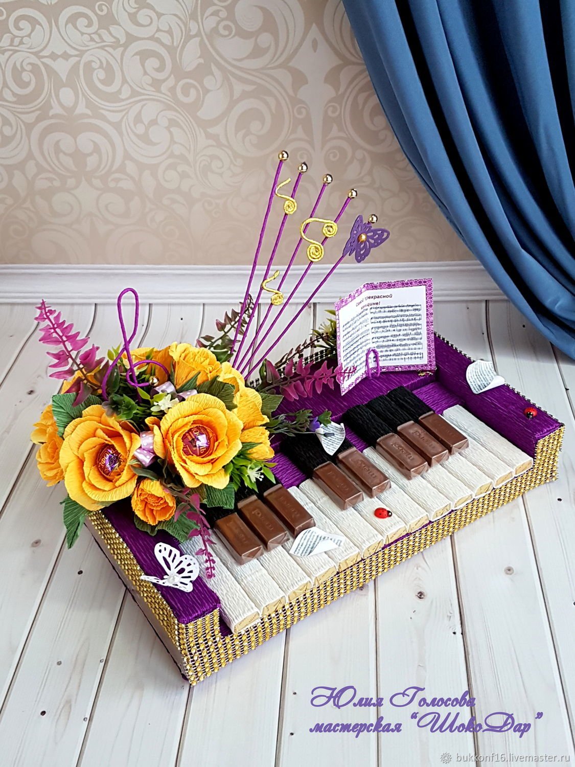 Композиции из конфет пианино