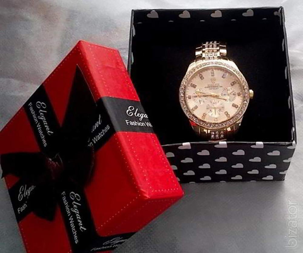 Часы в подарок мужчине почему нельзя. Часы в подарок. Наручные часы в подарок. Часы мужские в коробке. Часы мужские наручные в подарок.