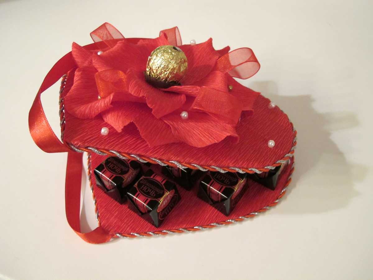 Сердце из конфет