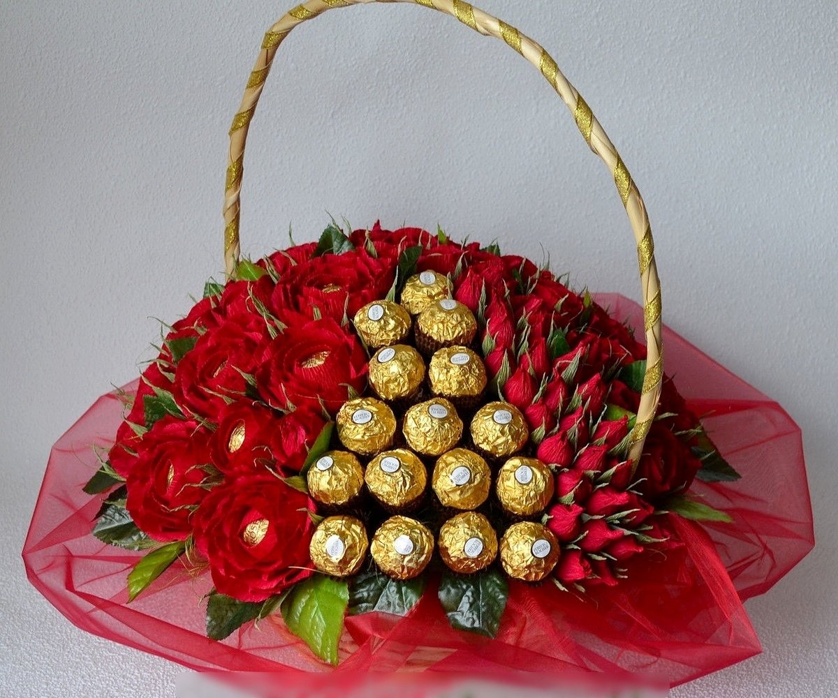 Подарок из конфет