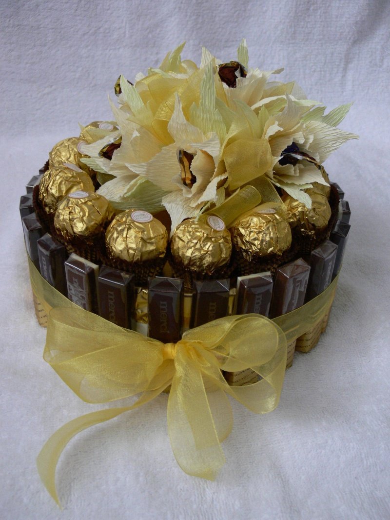 Подарочные букеты из конфет