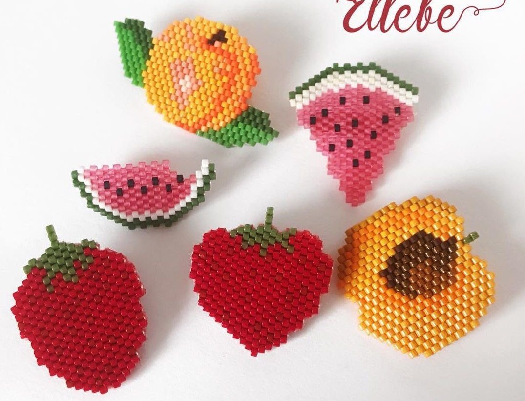 Фрукты из бисера