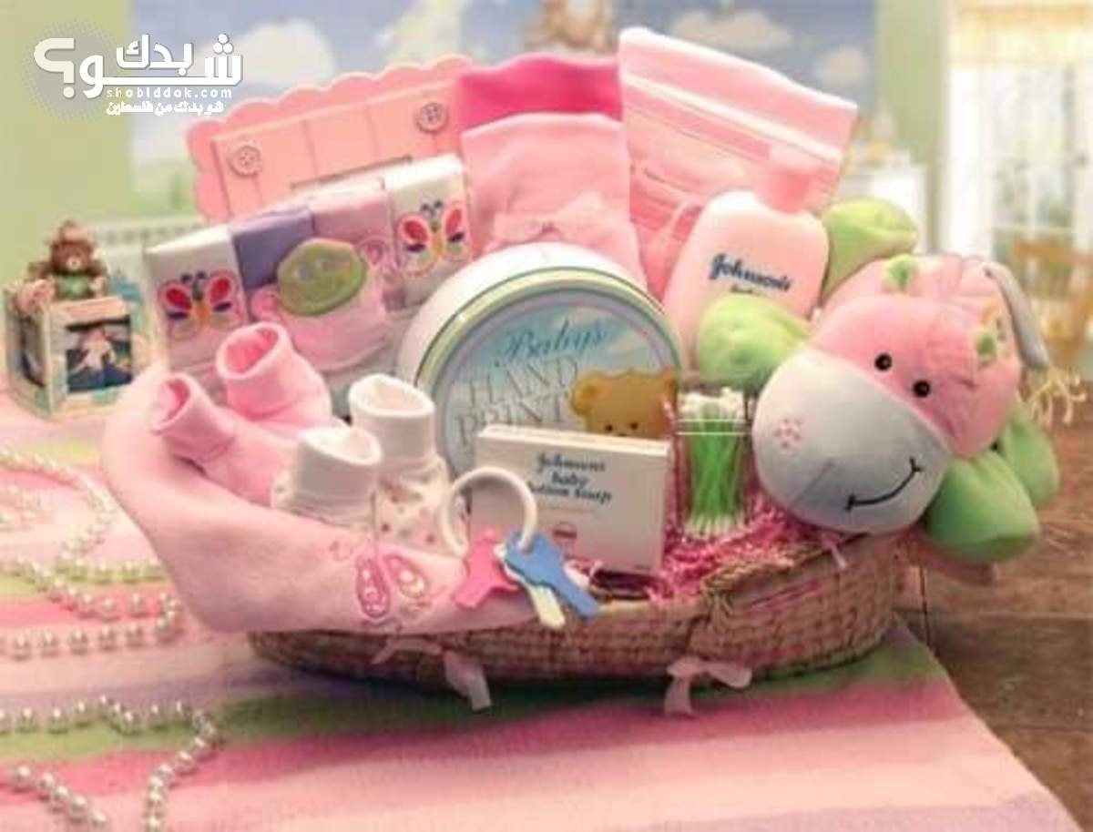 Корзиночка-коляска из памперсов для новорожденных