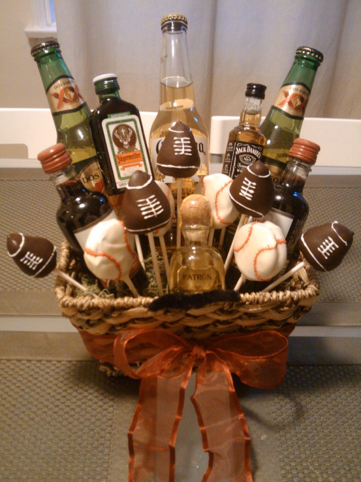 Букет для мужчины из бутылочек