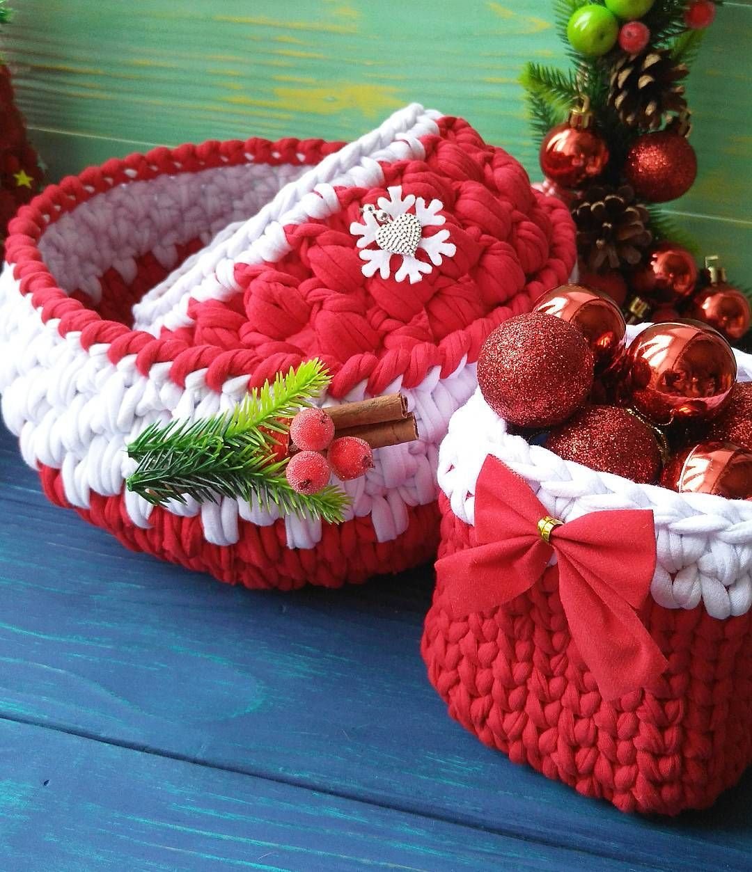Новогодние корзины из трикотажной пряжи