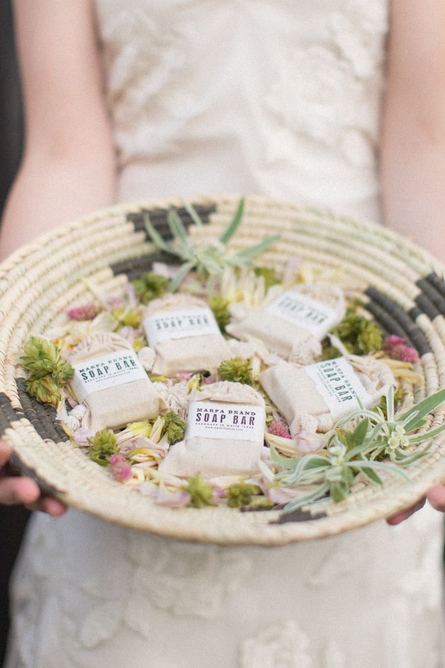 Необычные подарки гостям на свадьбе