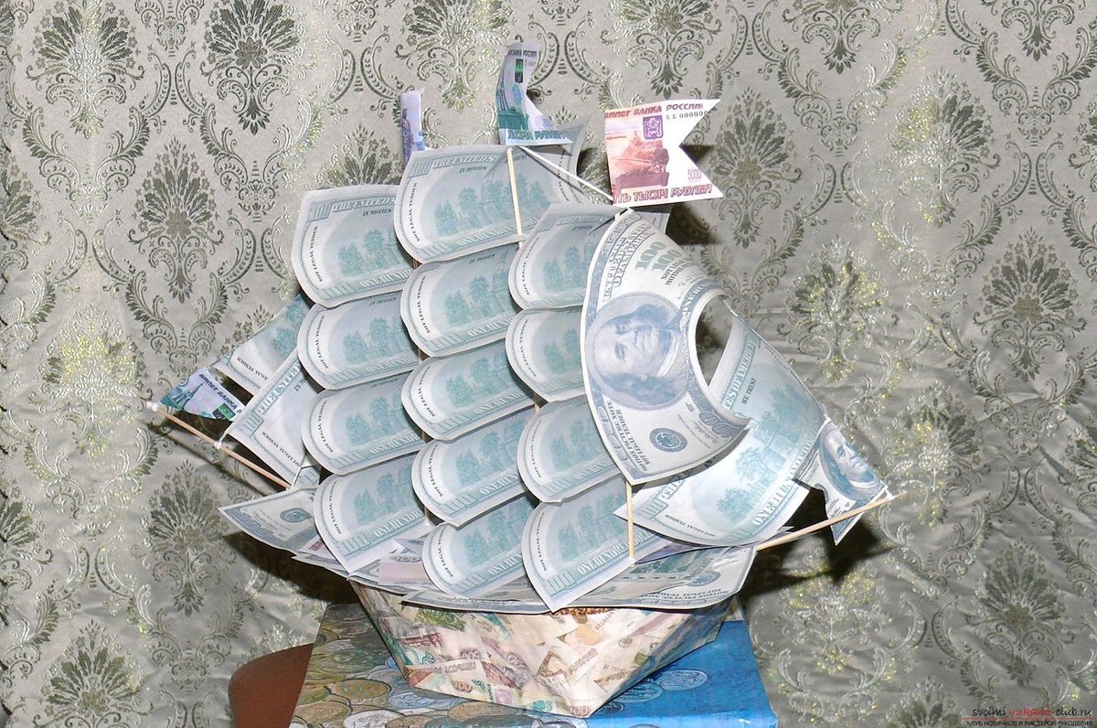 Букет из цветов и денег