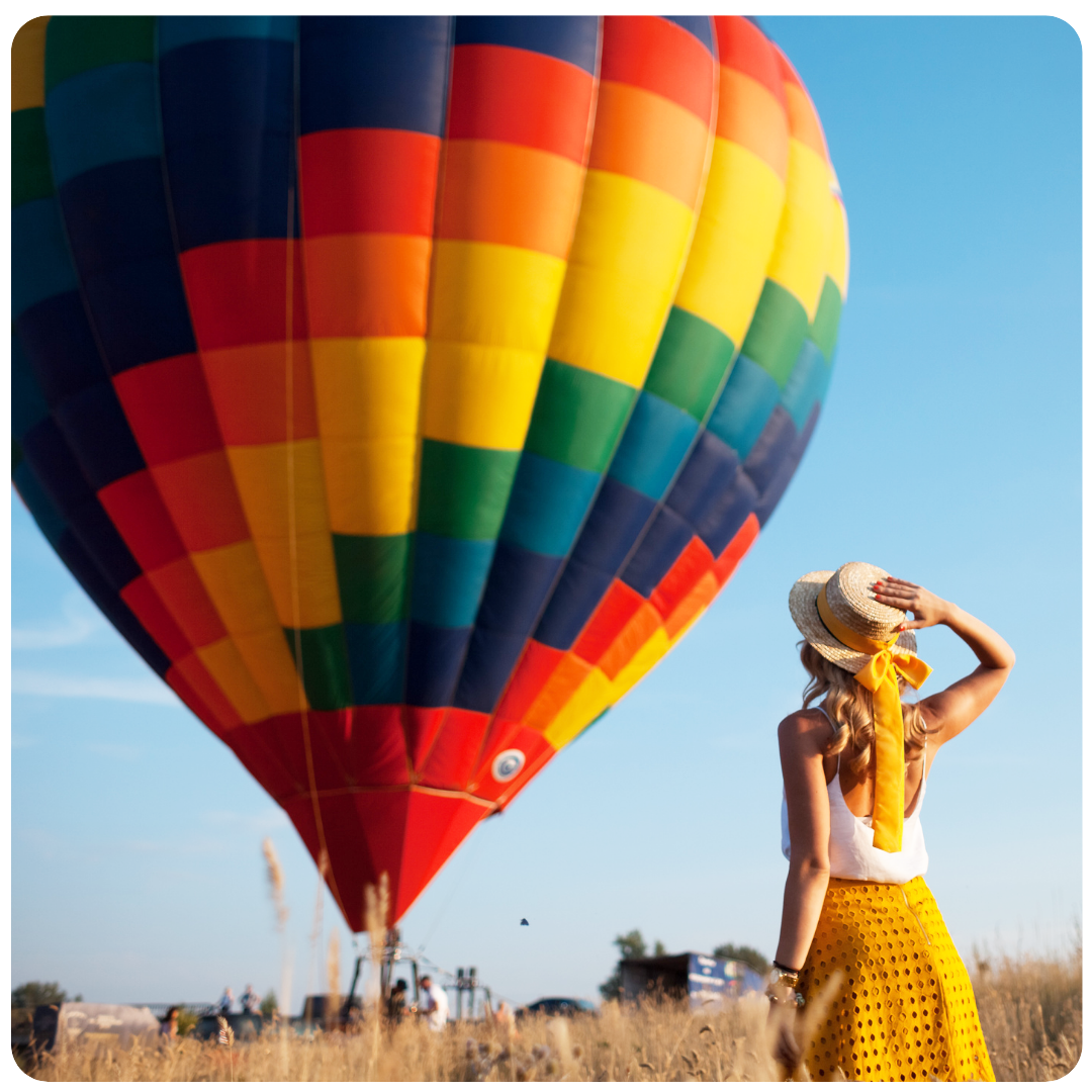 Девушка на воздушном шаре