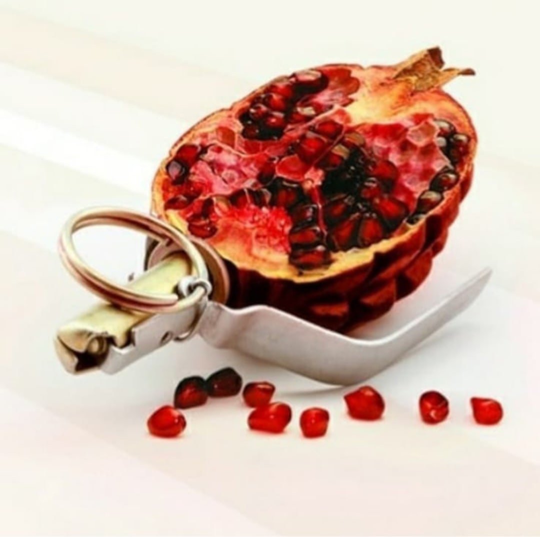 Торт украшенный гранатом