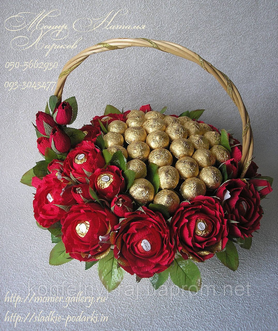 Корзина с цветами из конфет