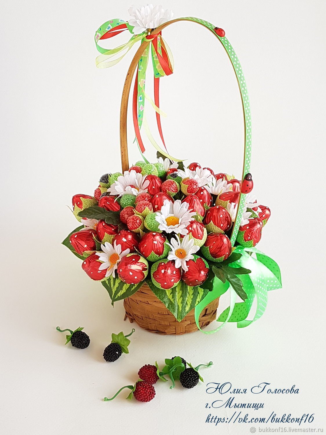 Конфетный букет в корзинке