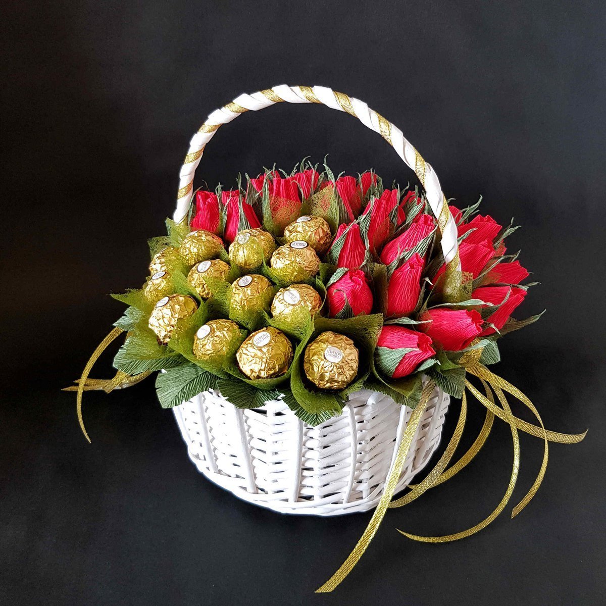 Оригинальный подарок в корзинке