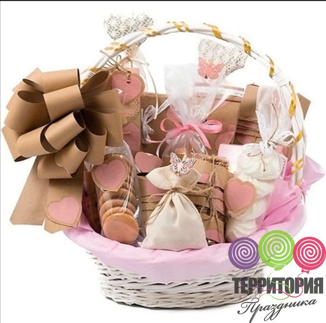 Подарочная корзина с конфетами