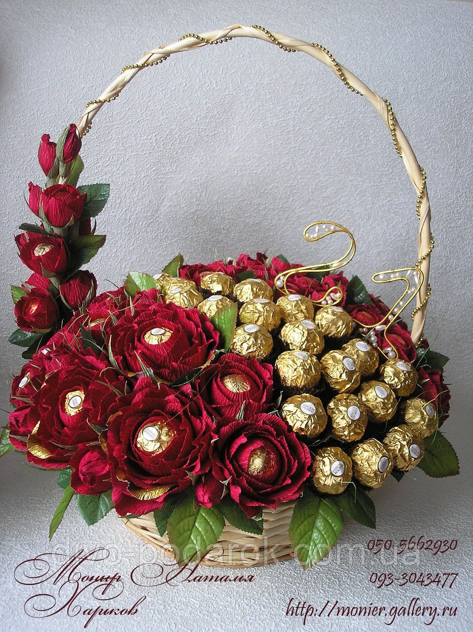 Шикарная подарочная корзина с конфетами