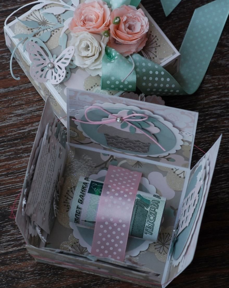 Банка с деньгами в подарок