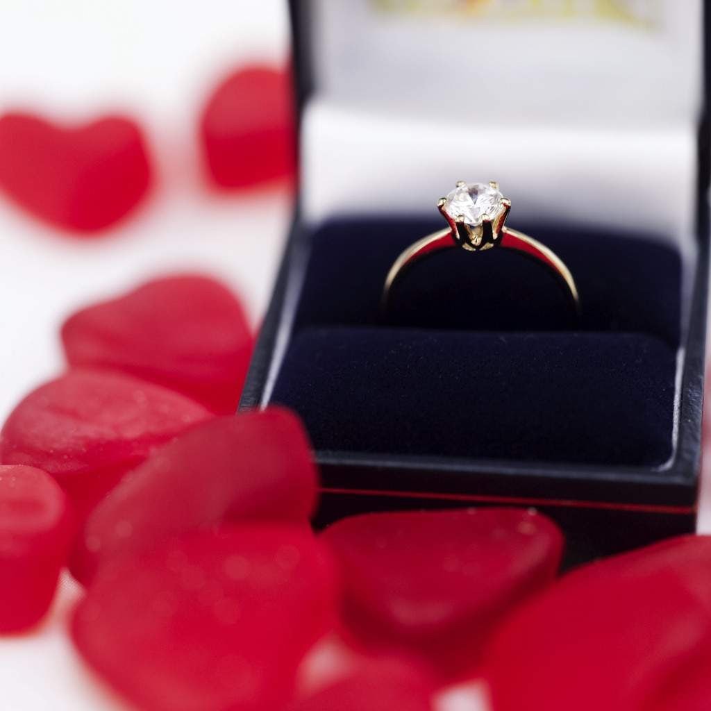 Кольцо для предложения руки и сердца