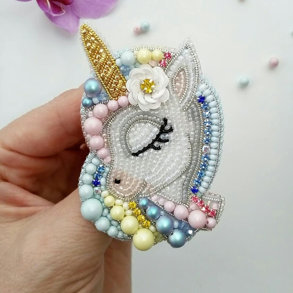 Брошки из бисера