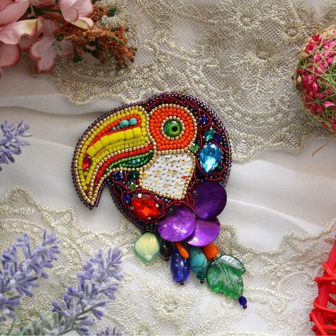 Брошь вышитая бисером