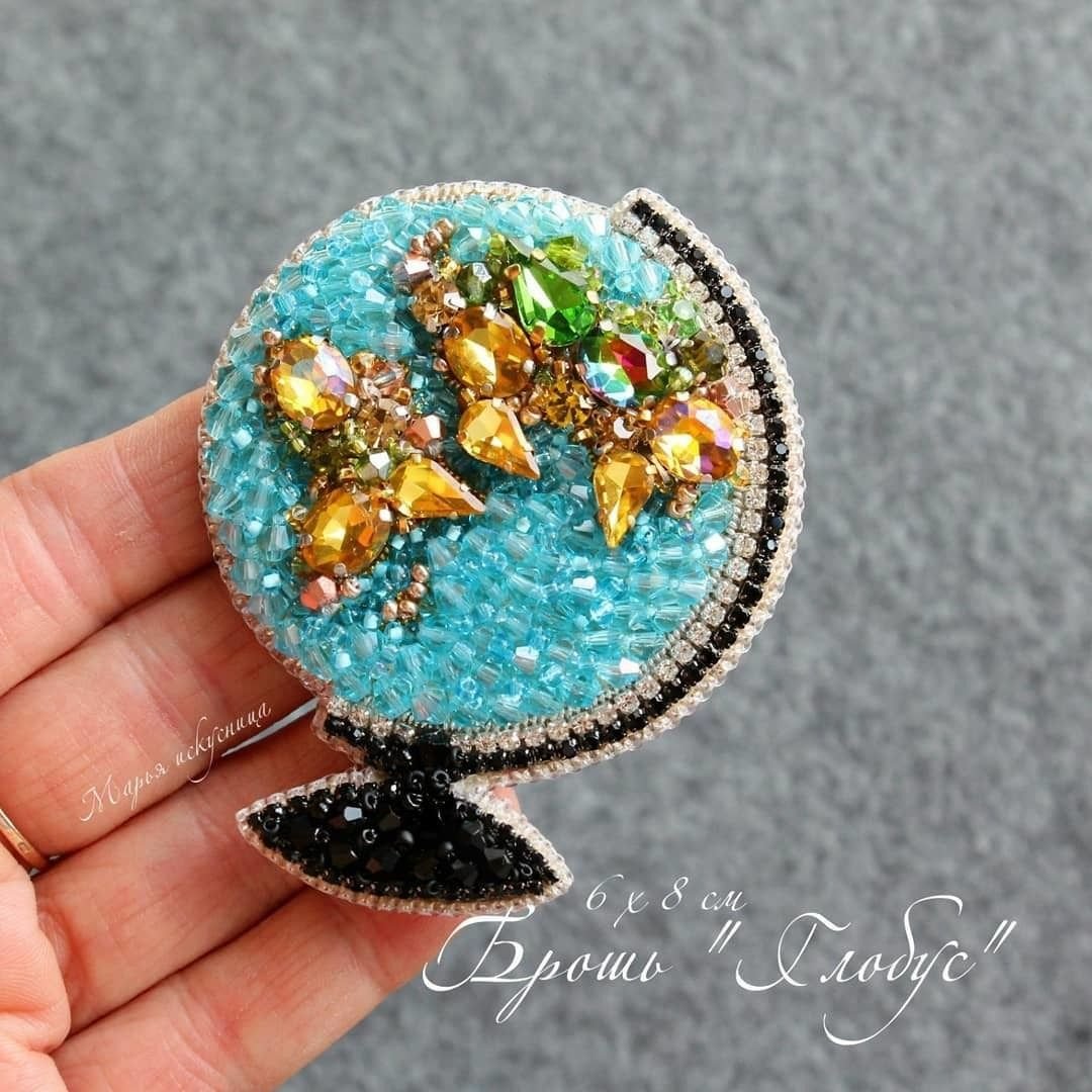 Брошь для учителя из бисера