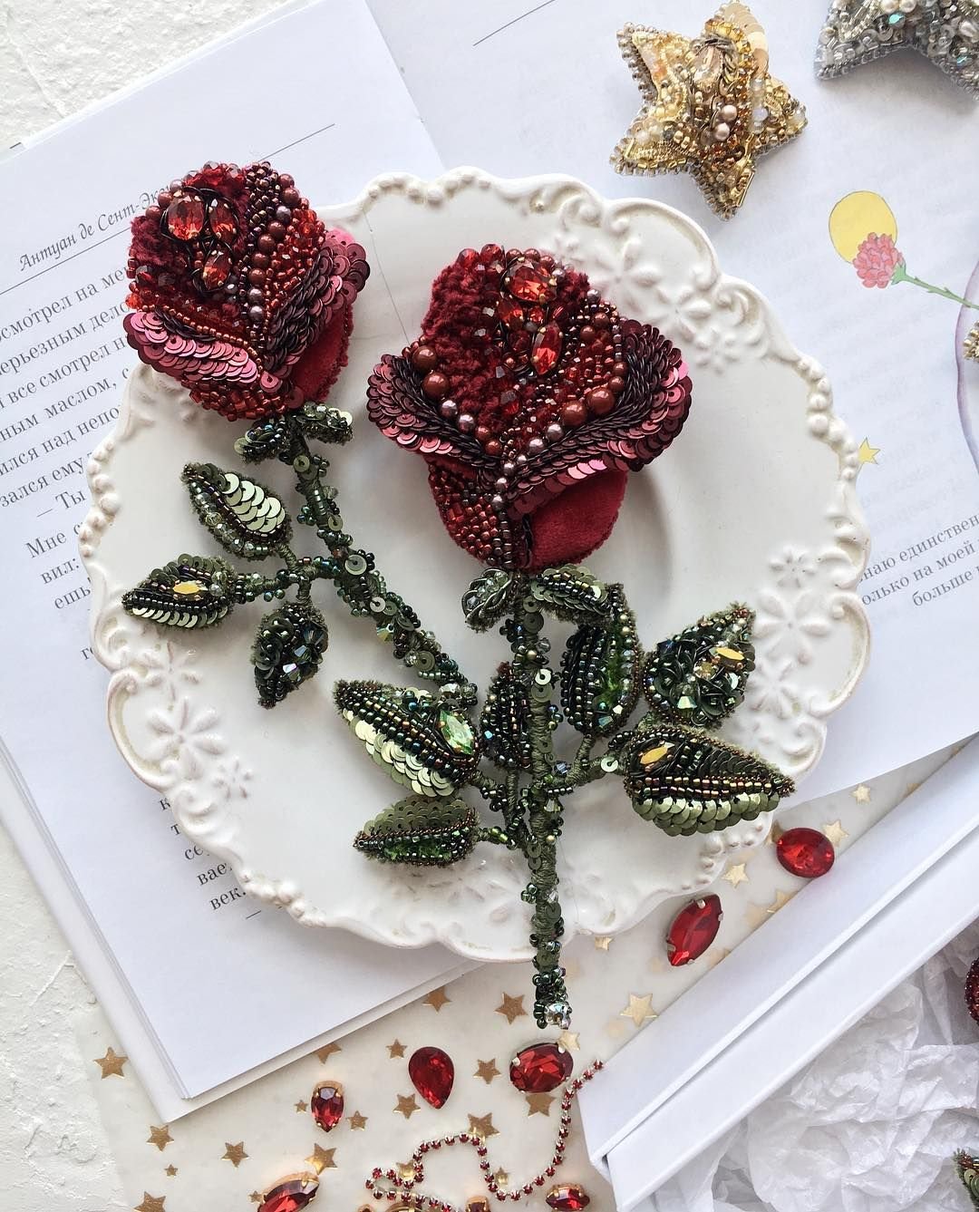 Брошь роза из бисера