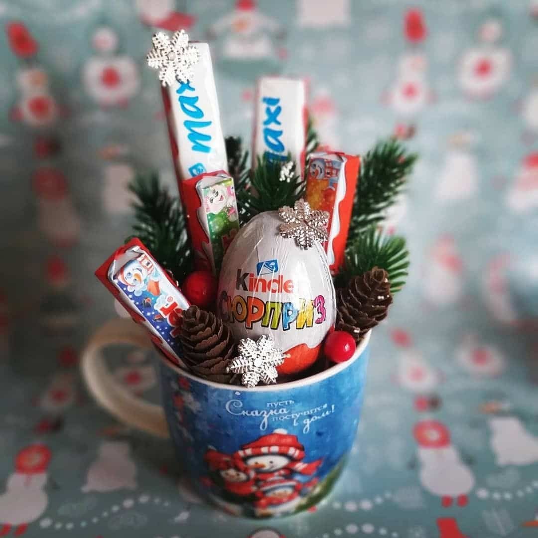 Сладкий подарок в кружке