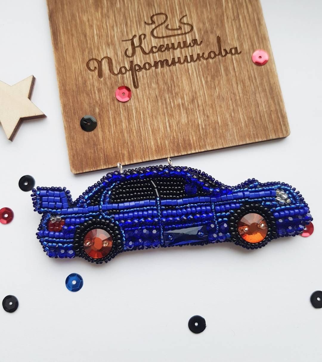 Брошь бисером самолет