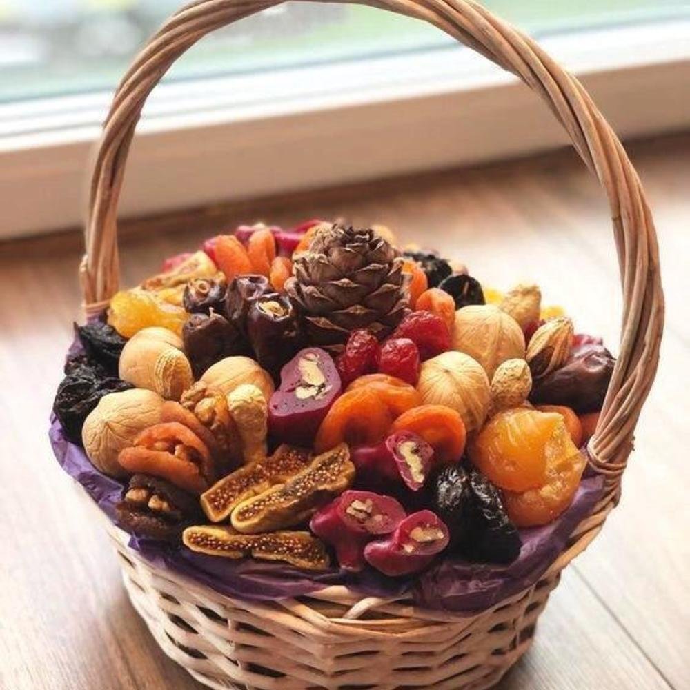 Корзинка с сухофруктами