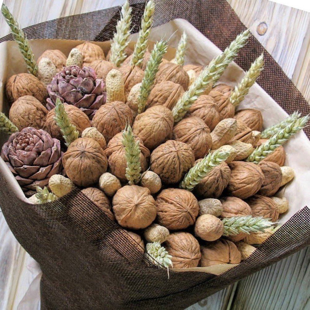 Орехово сухофруктовый букет