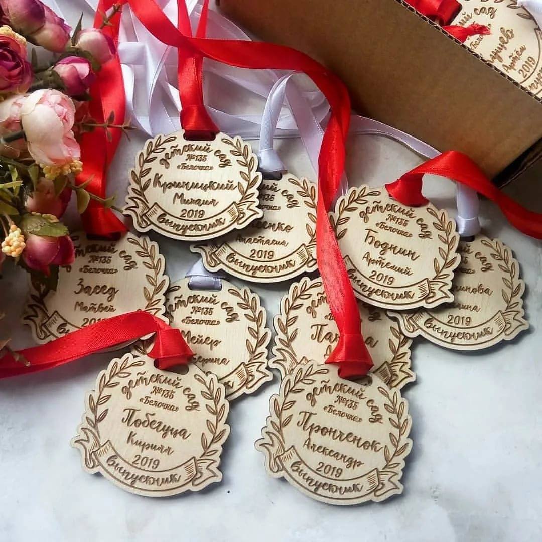 Памятные подарки на выпускной