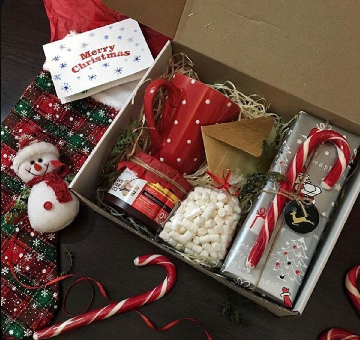 Новогодний подарок своими руками для детей