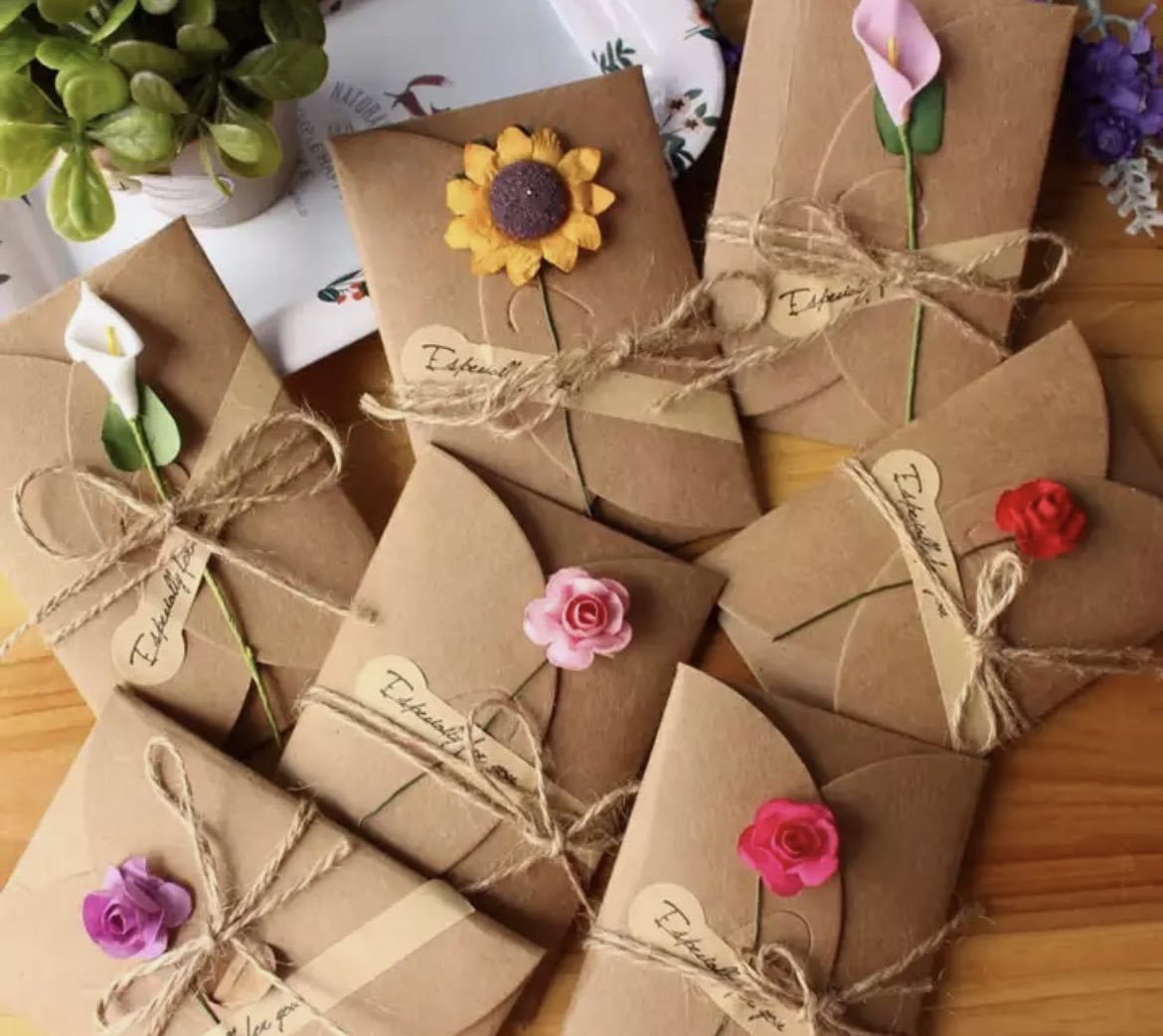 Подарки в крафт коробках