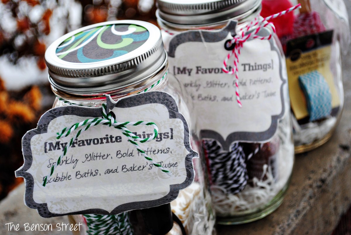 Деньги в банке подарок