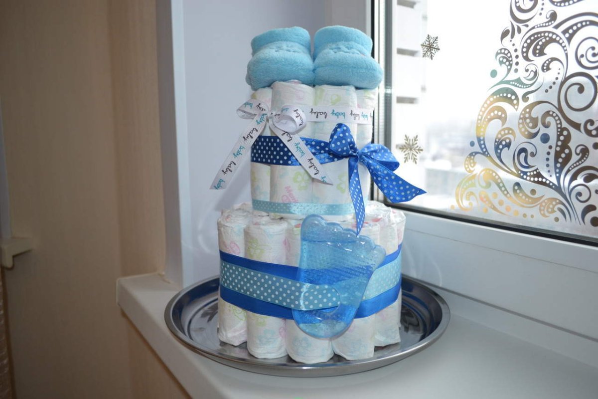 Подарок из памперсов для мальчика