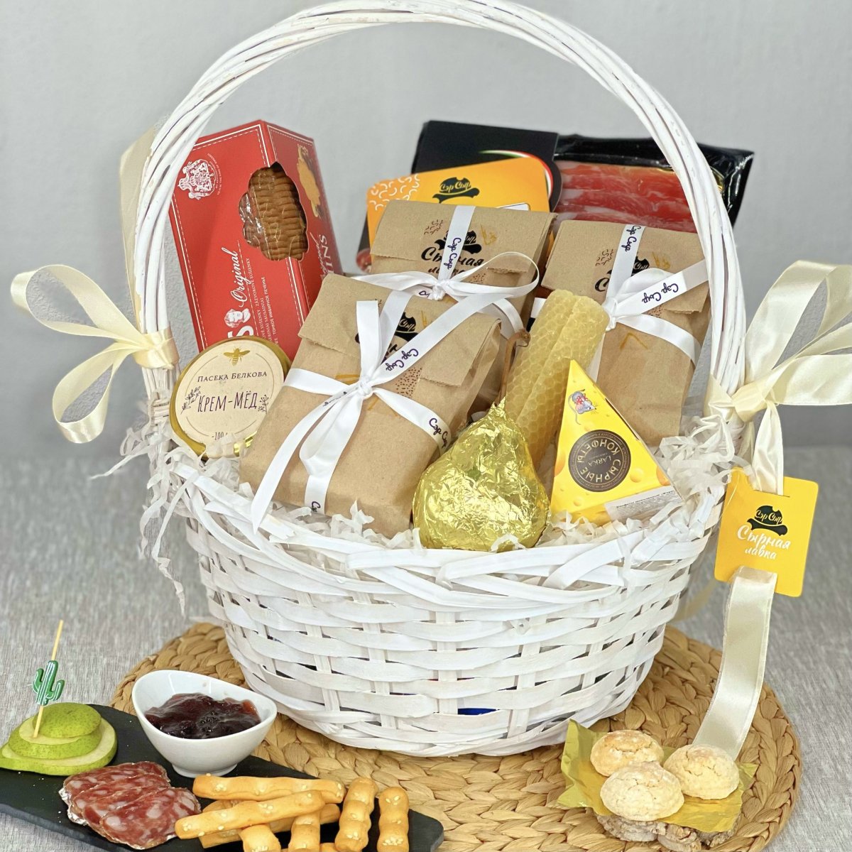 Подарочная корзина "сырная"