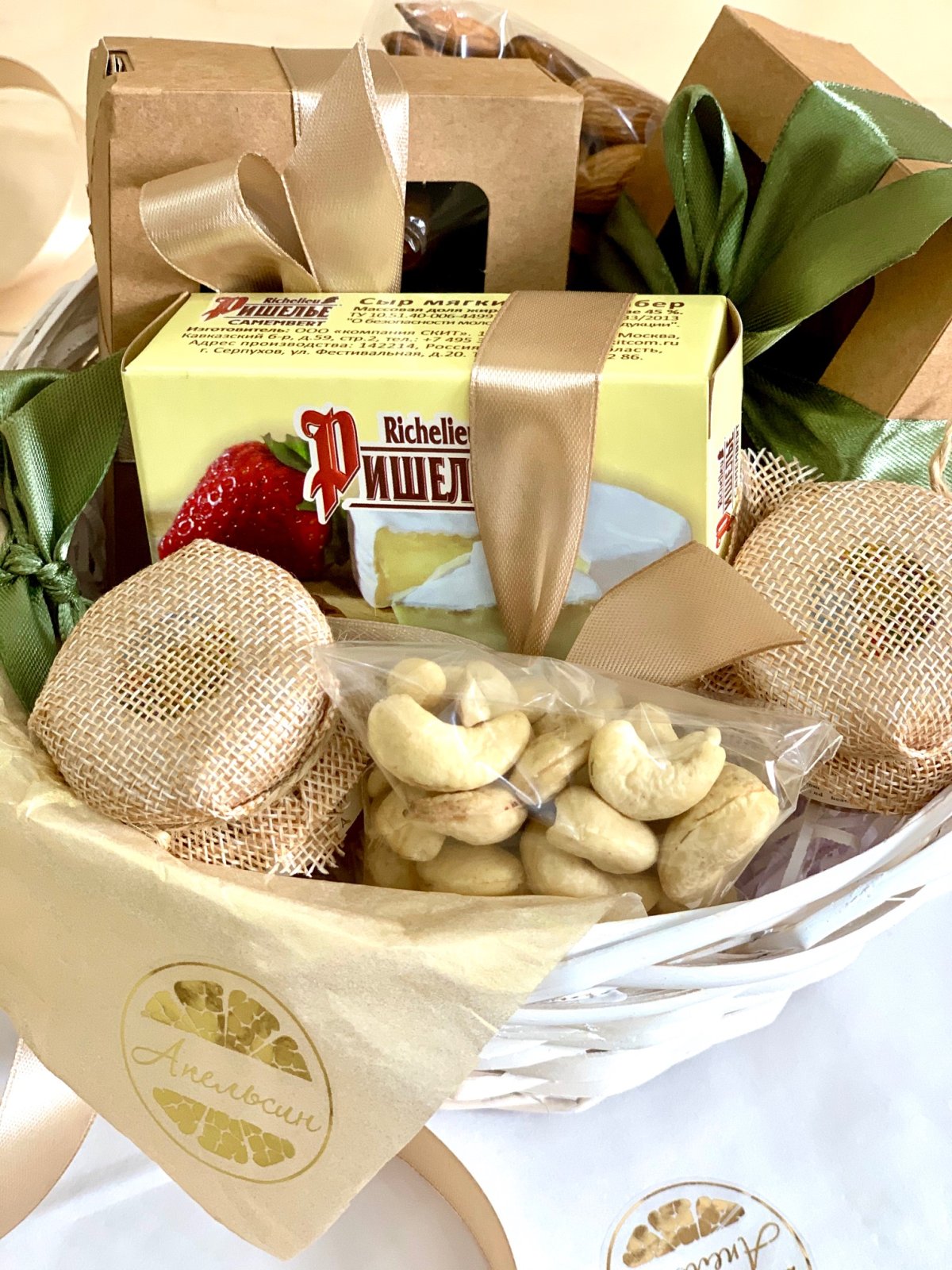 Подарочная корзина "сырная"