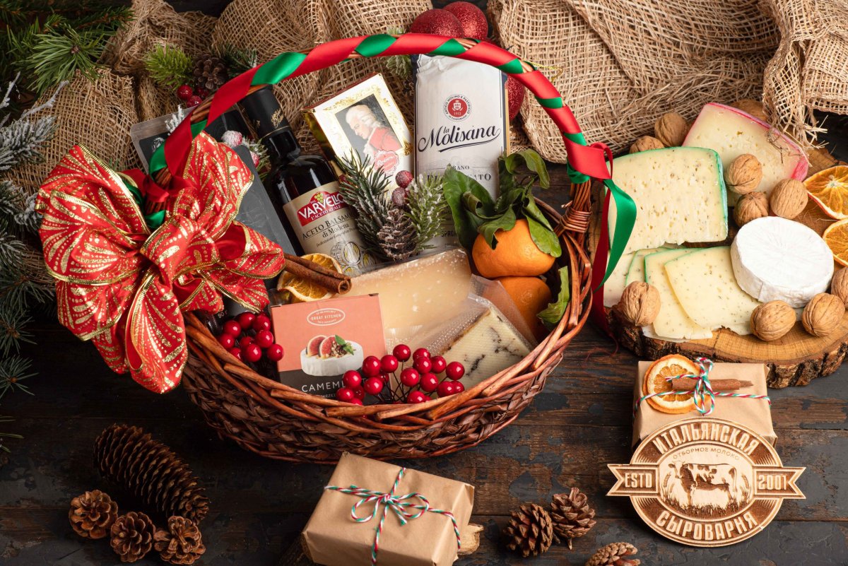 Подарочная корзина с продуктами