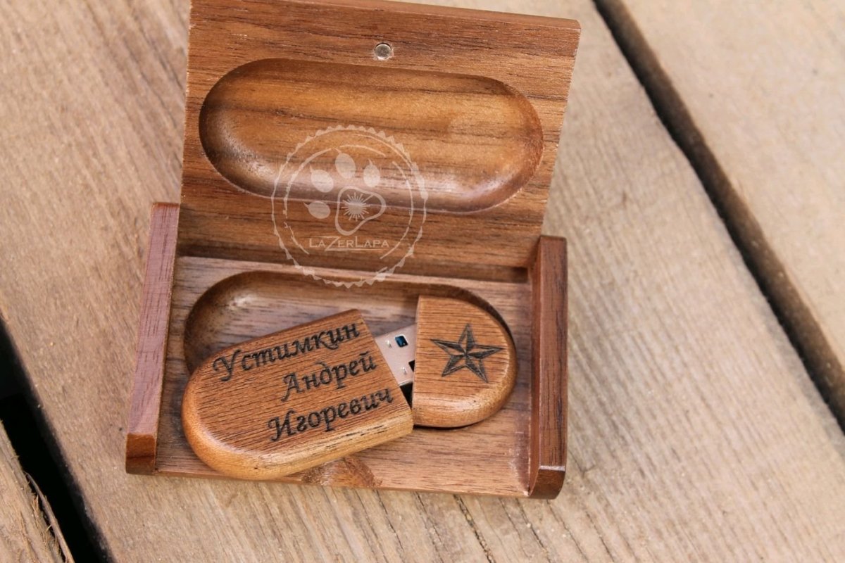 Деревянная флешка с гравировкой