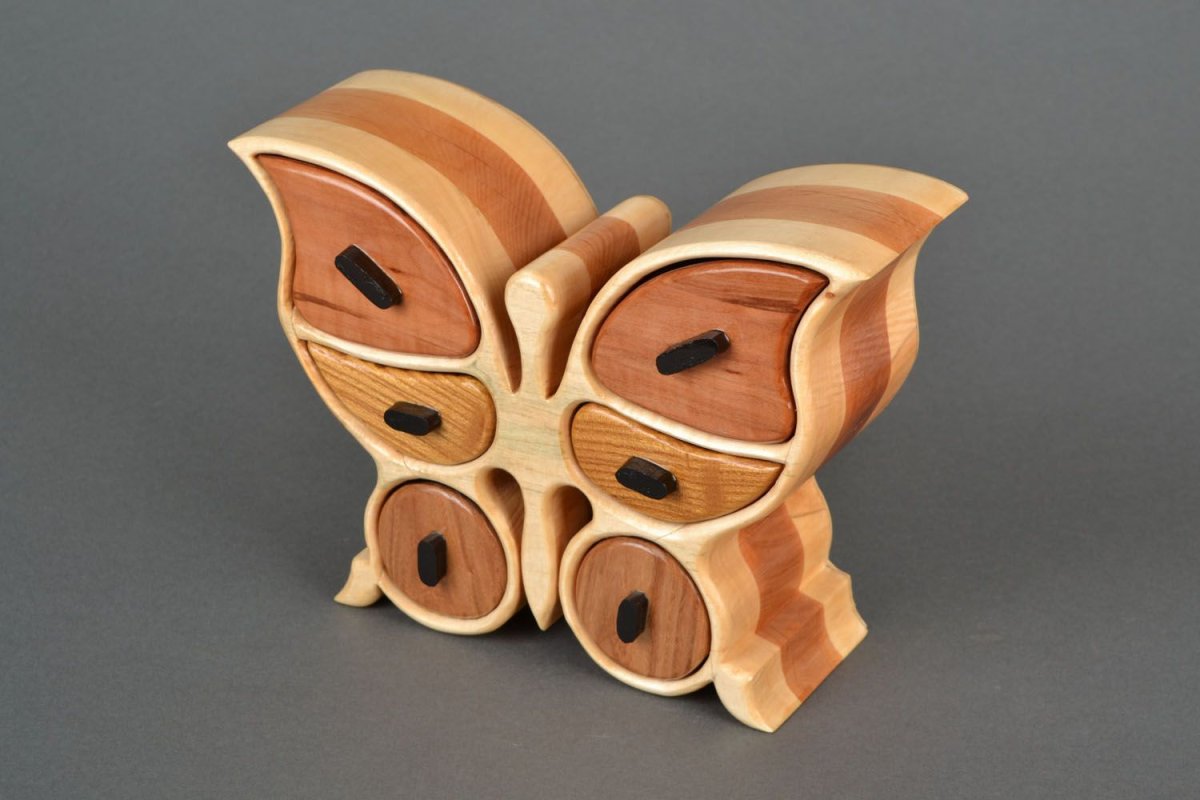 Шкатулка резная e220241