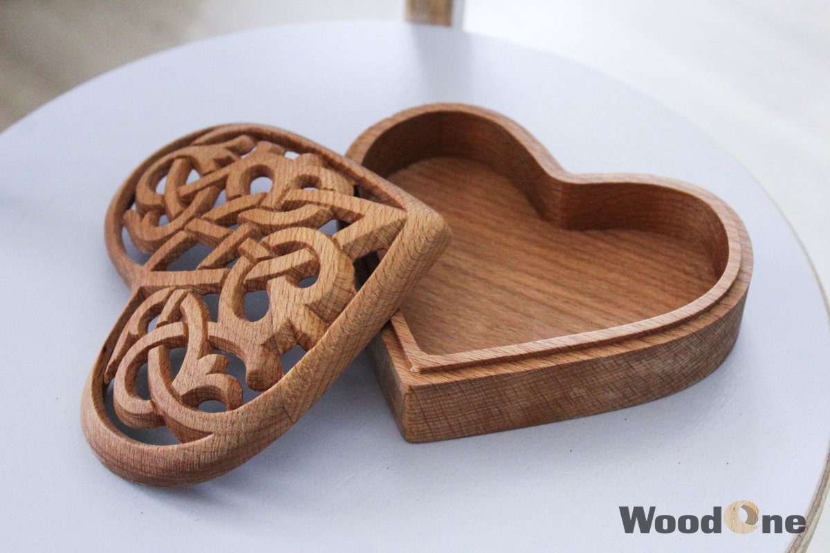 Подарок на свадьбу из дерева