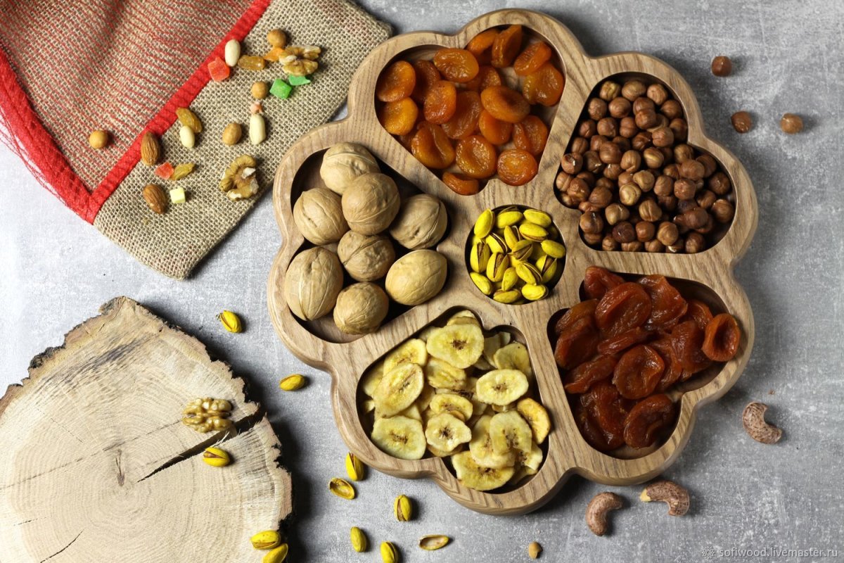 Орешки в менажнице