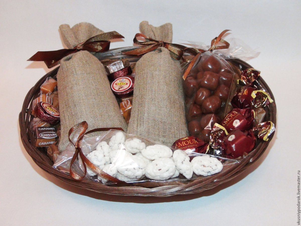 Тарелка с сухофруктами