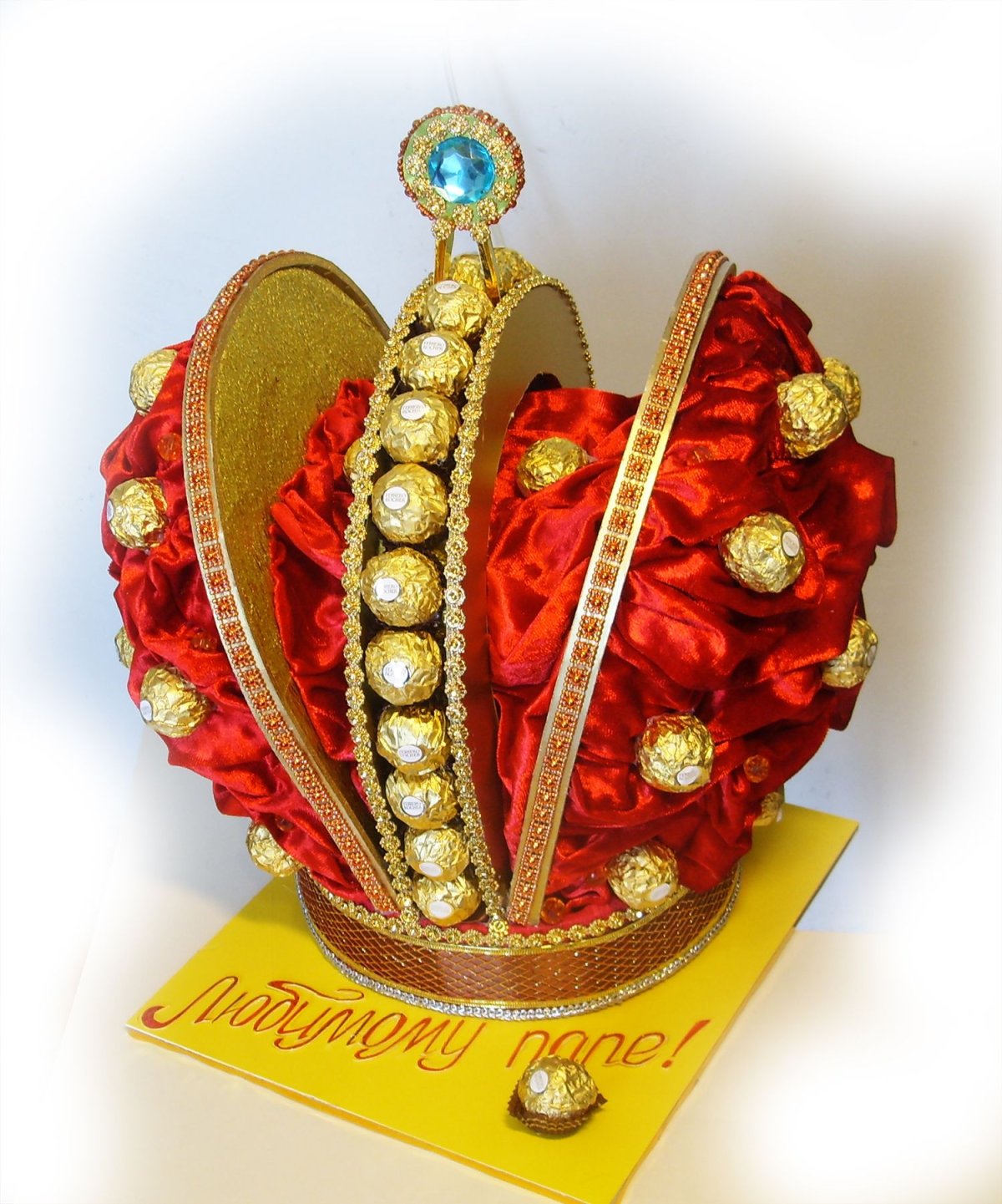 Подарок из конфет