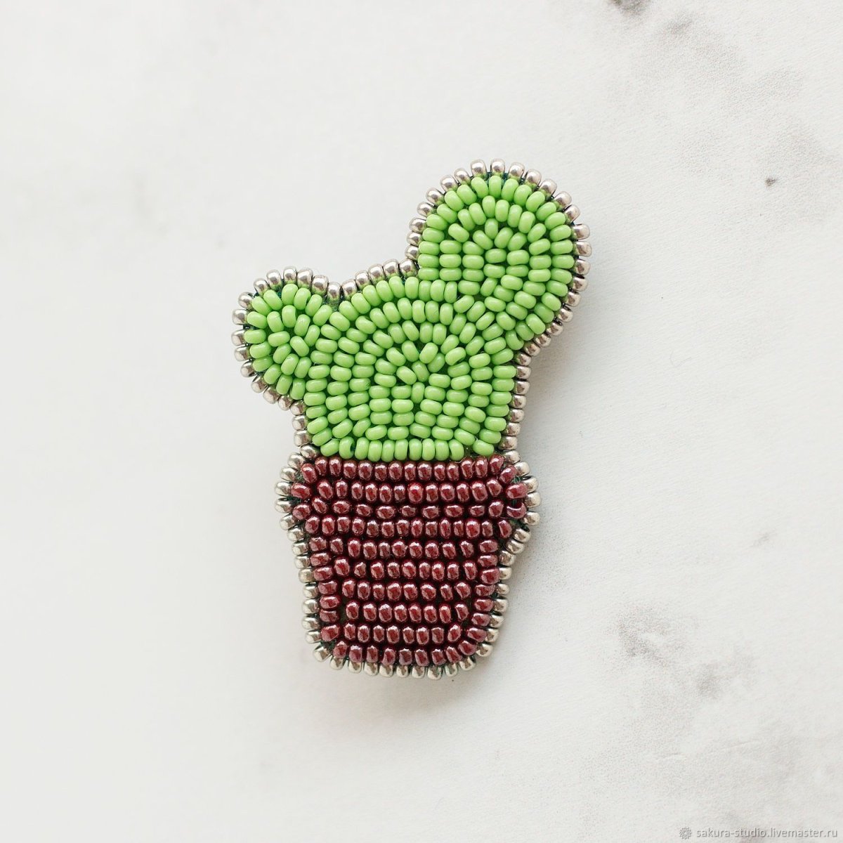 Простые брошки из бисера