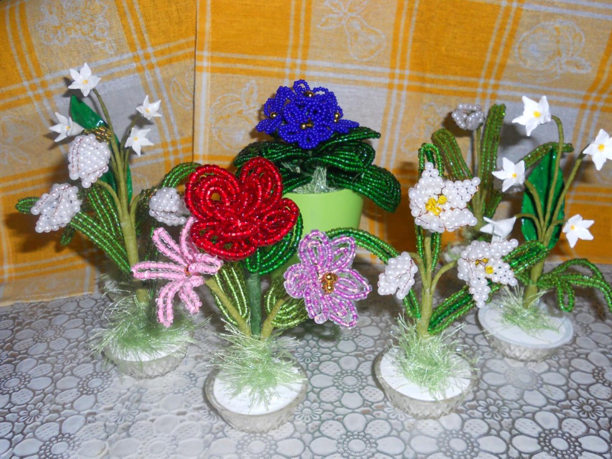 Подарок на 8 марта из бисера