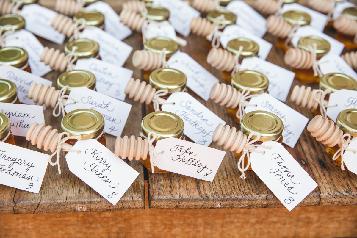 Оригинальные призы на свадьбу для гостей